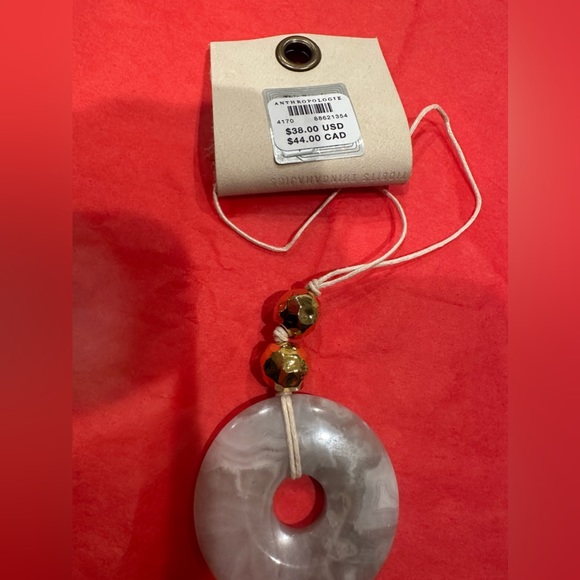 NWT Anthropology Marble, beige or bone color , with adjustable band - Picture 3 of 6